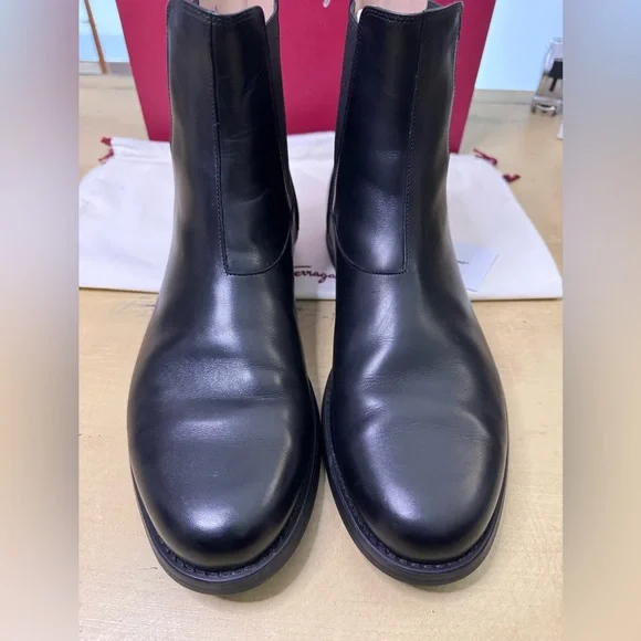 Salvatore Ferragamo Tom Black Leather boots - Picture 3 of 11